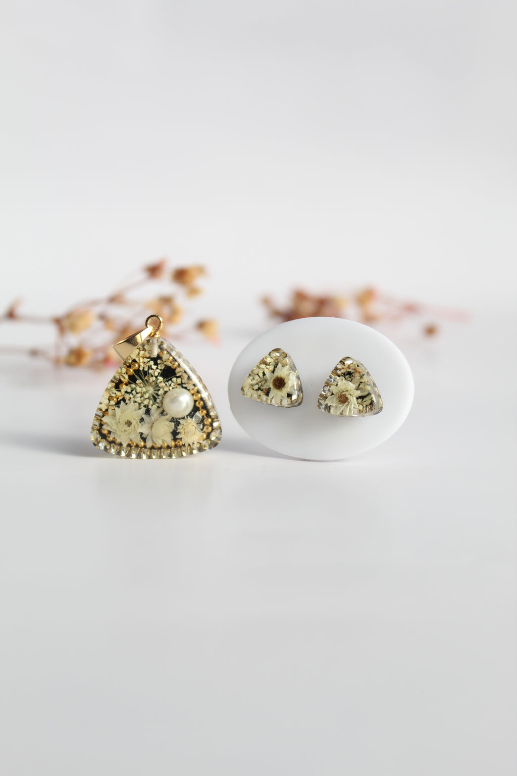 Triangle Shaped Inlaid himalayan daisy (white) and Queen Anne’s Lace (white) Dry flowers Pendant Set