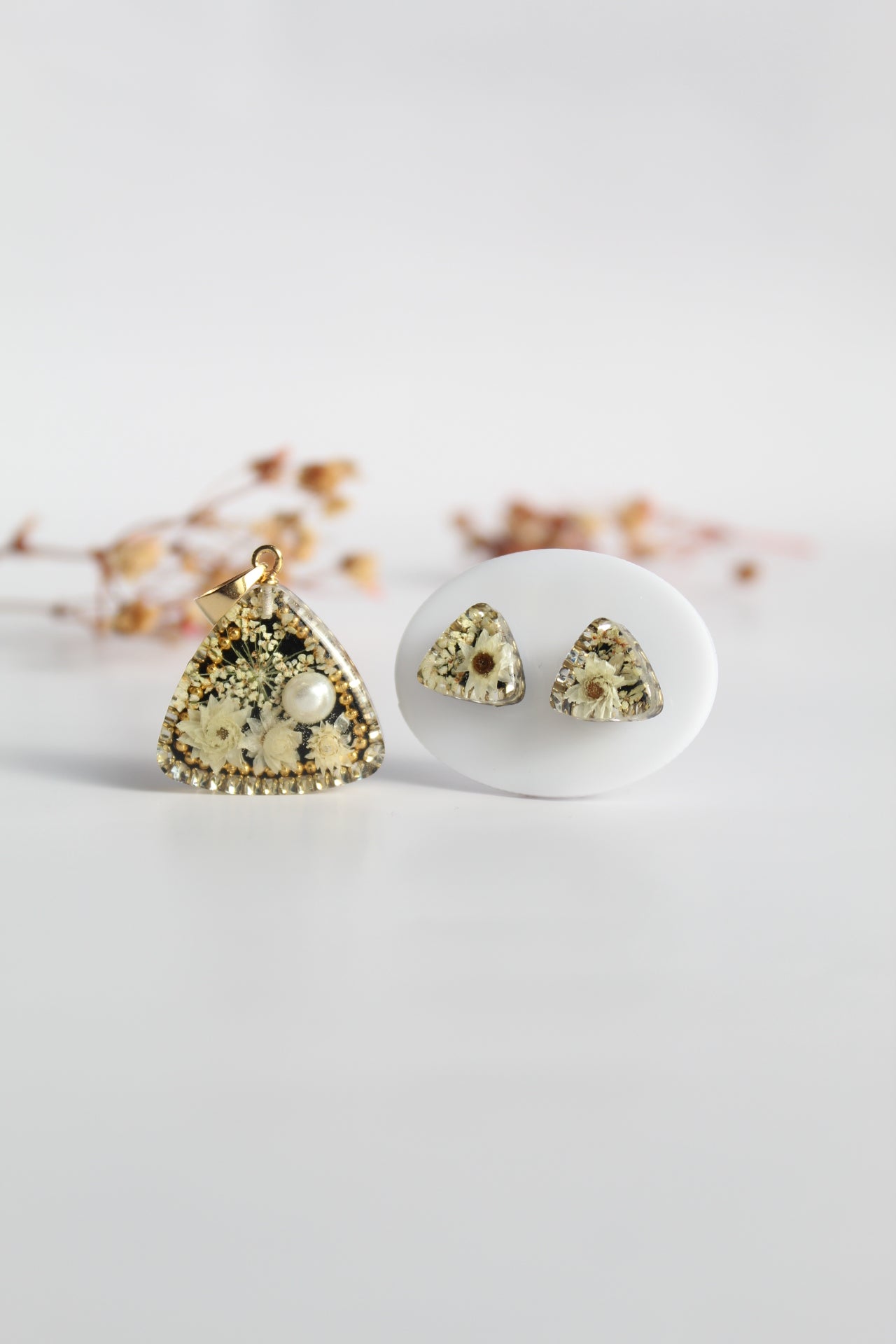 Triangle Shaped Inlaid himalayan daisy (white) and Queen Anne’s Lace (white) Dry flowers Pendant Set