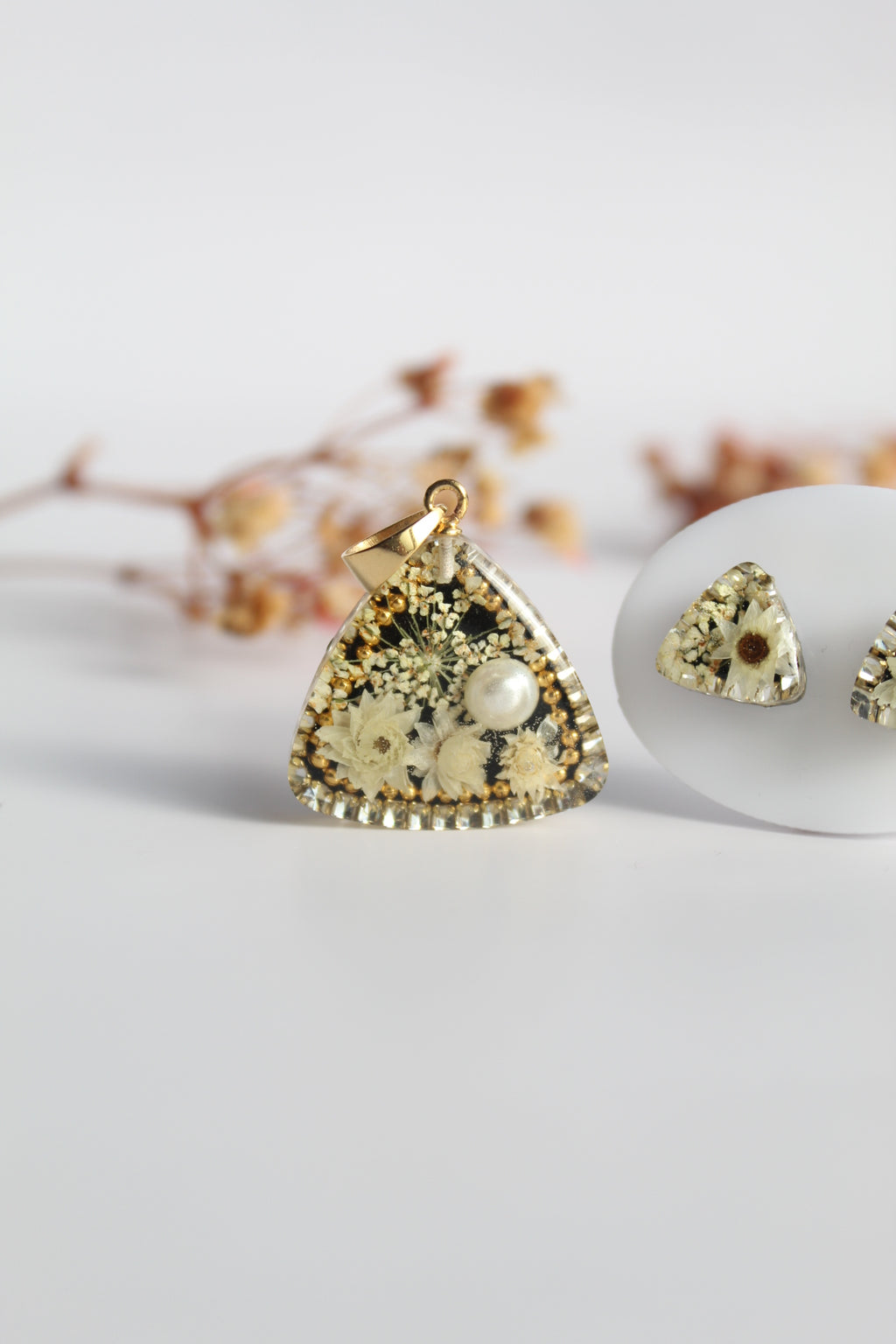 Triangle Shaped Inlaid himalayan daisy (white) and Queen Anne’s Lace (white) Dry flowers Pendant Set