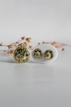Round Shaped Inlaid himalayan daisy (white) and Queen Anne’s Lace (white) Dry flowers Pendant Set