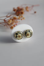 Round Shaped Inlaid himalayan daisy (white) and Queen Anne’s Lace (white) Dry flowers Pendant Set