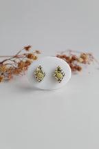 Diamond Shaped Inlaid himalayan daisy (white) and Queen Anne’s Lace (white) Dry flowers Pendant Set