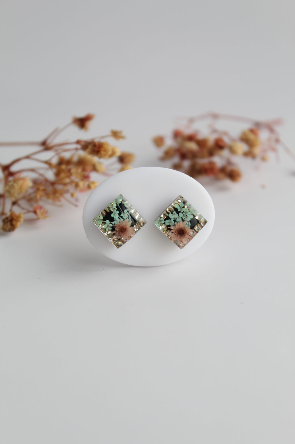 Square Shaped Inlaid Himalayan daisy(Pink) and Queen Anne’s Lace(Teal) Dry flowers Pendant Set