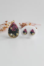 Drop Shaped Inlaid himalayan daisy, Queen Anne’s Lace and Big Daisy Dry flowers Pendant Set (Dark Pink, Dark blue & White)