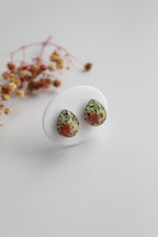 Drop Shaped Inlaid himalayan daisy, Queen Anne’s Lace and Big Daisy Dry flowers Pendant Set (Teal, Red & White)