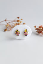 Diamond Shaped Inlaid himalayan daisy (mauve) and Queen Anne’s Lace (yellow) Dry flowers Pendant Set