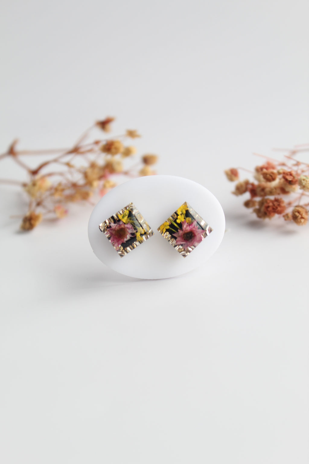 Square Shaped Inlaid Himalayan daisy(Pink) and Queen Anne’s Lace(Yellow) Dry flowers Pendant Set