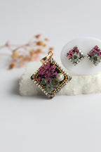 Square Shaped Inlaid Himalayan daisy(Gray) and Queen Anne’s Lace(Dark Pink) Dry flowers Pendant Set
