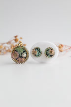 Round Shaped Inlaid himalayan daisy (pink) and Queen Anne’s Lace (teal) Dry flowers Pendant Set