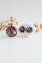 Round Shaped Inlaid himalayan daisy (gray) and Queen Anne’s Lace (dark pink) Dry flowers Pendant Set