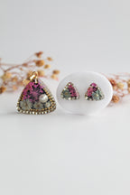 Triangle Shaped Inlaid himalayan daisy (gray) and Queen Anne’s Lace (dark pink) Dry flowers Pendant Set
