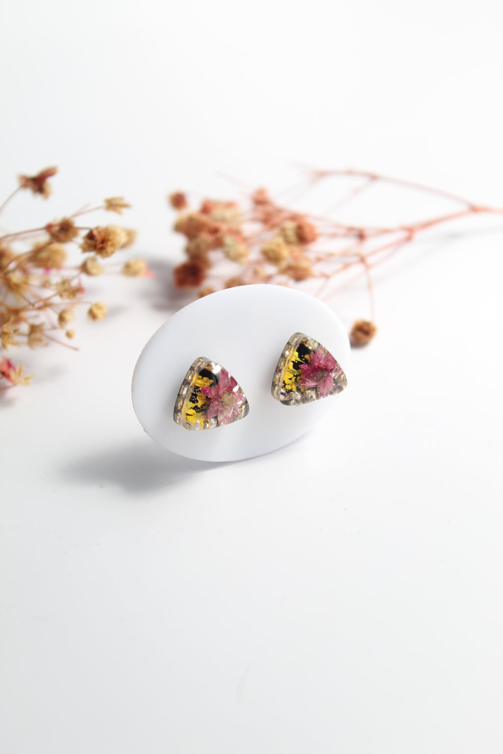 Triangle Shaped Inlaid himalayan daisy (mauve) and Queen Anne’s Lace (yellow) Dry flowers Pendant Set