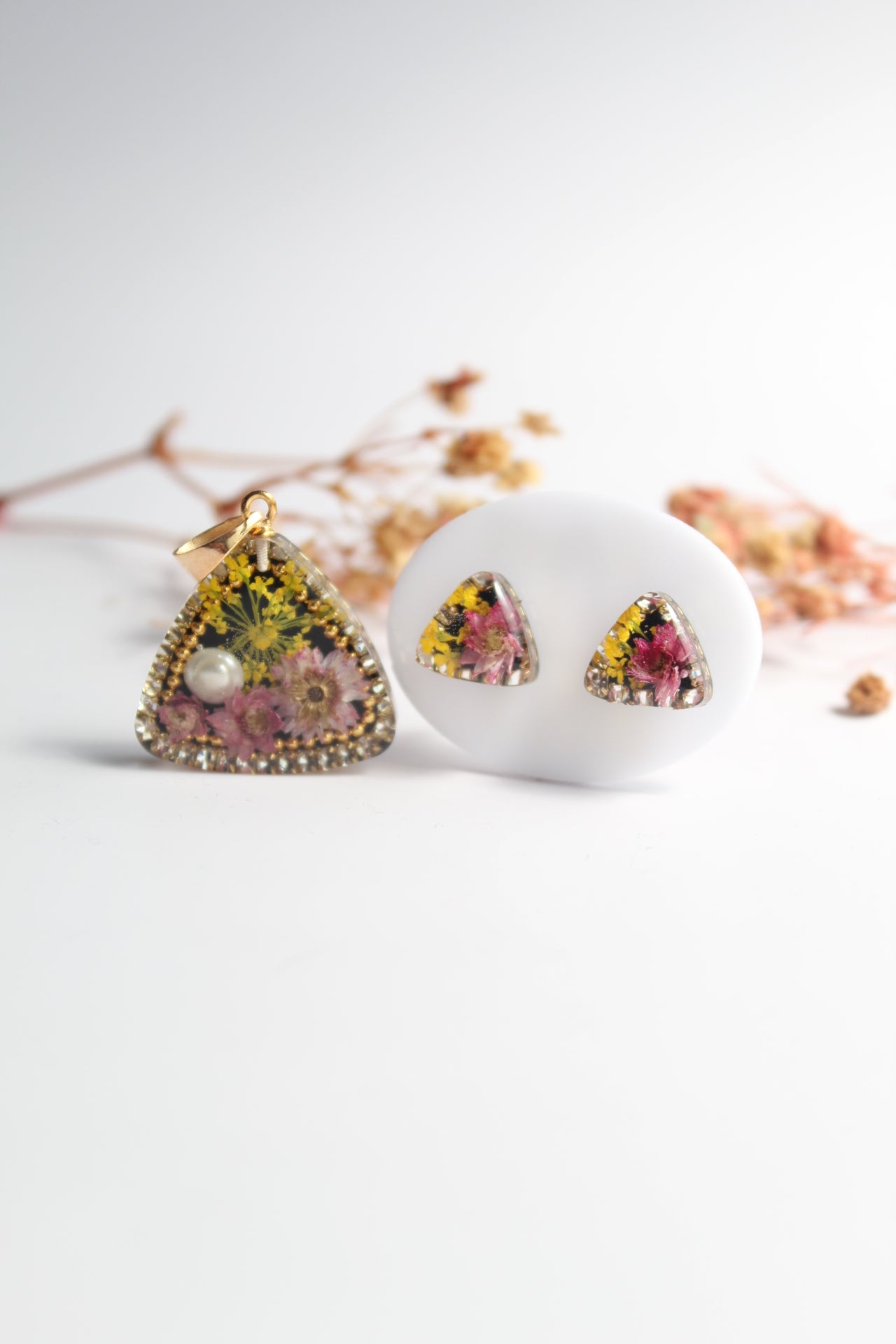 Triangle Shaped Inlaid himalayan daisy (mauve) and Queen Anne’s Lace (yellow) Dry flowers Pendant Set