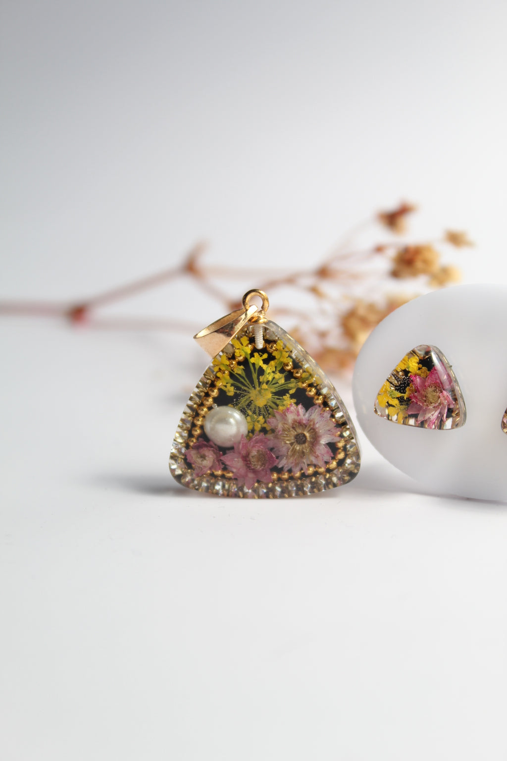Triangle Shaped Inlaid himalayan daisy (mauve) and Queen Anne’s Lace (yellow) Dry flowers Pendant Set