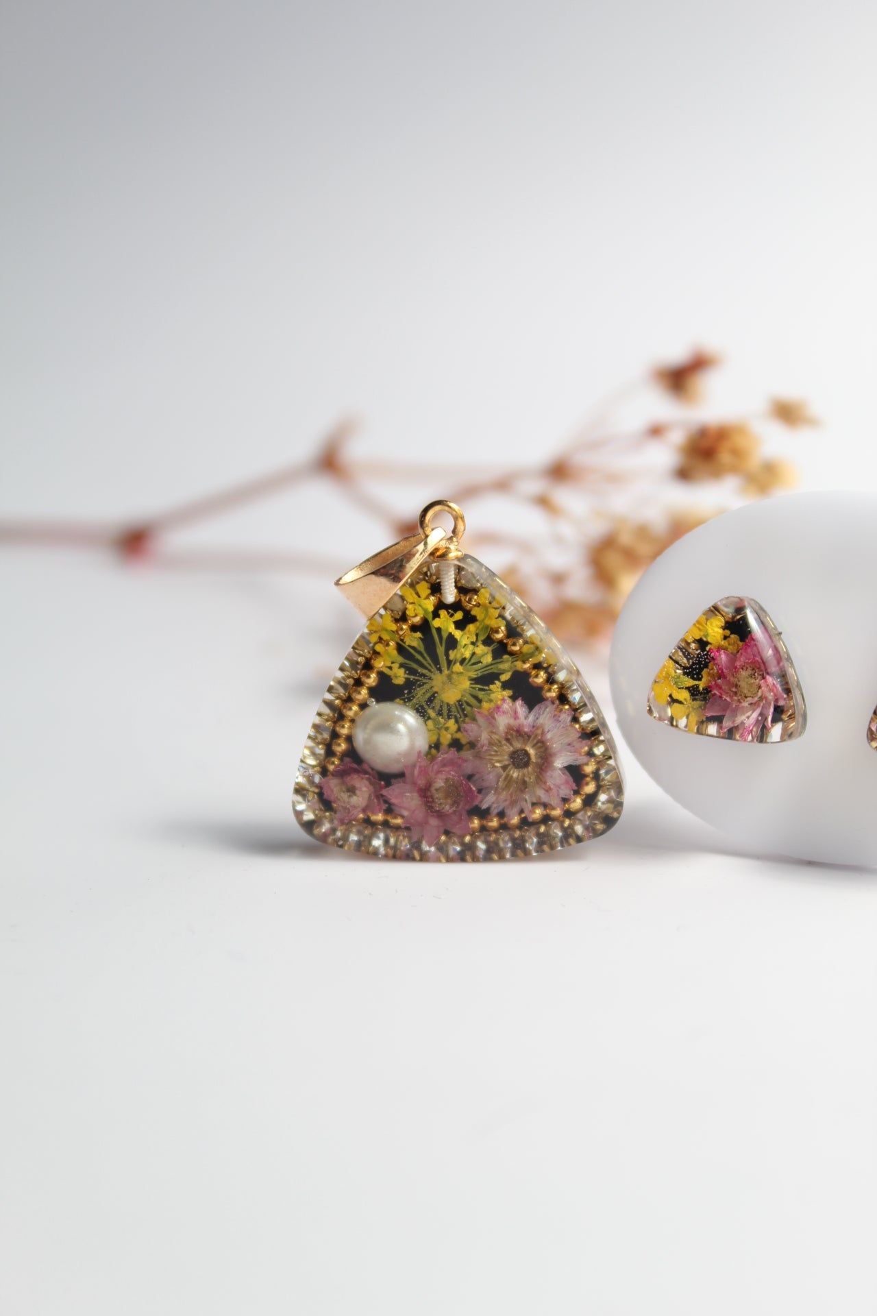 Triangle Shaped Inlaid himalayan daisy (mauve) and Queen Anne’s Lace (yellow) Dry flowers Pendant Set