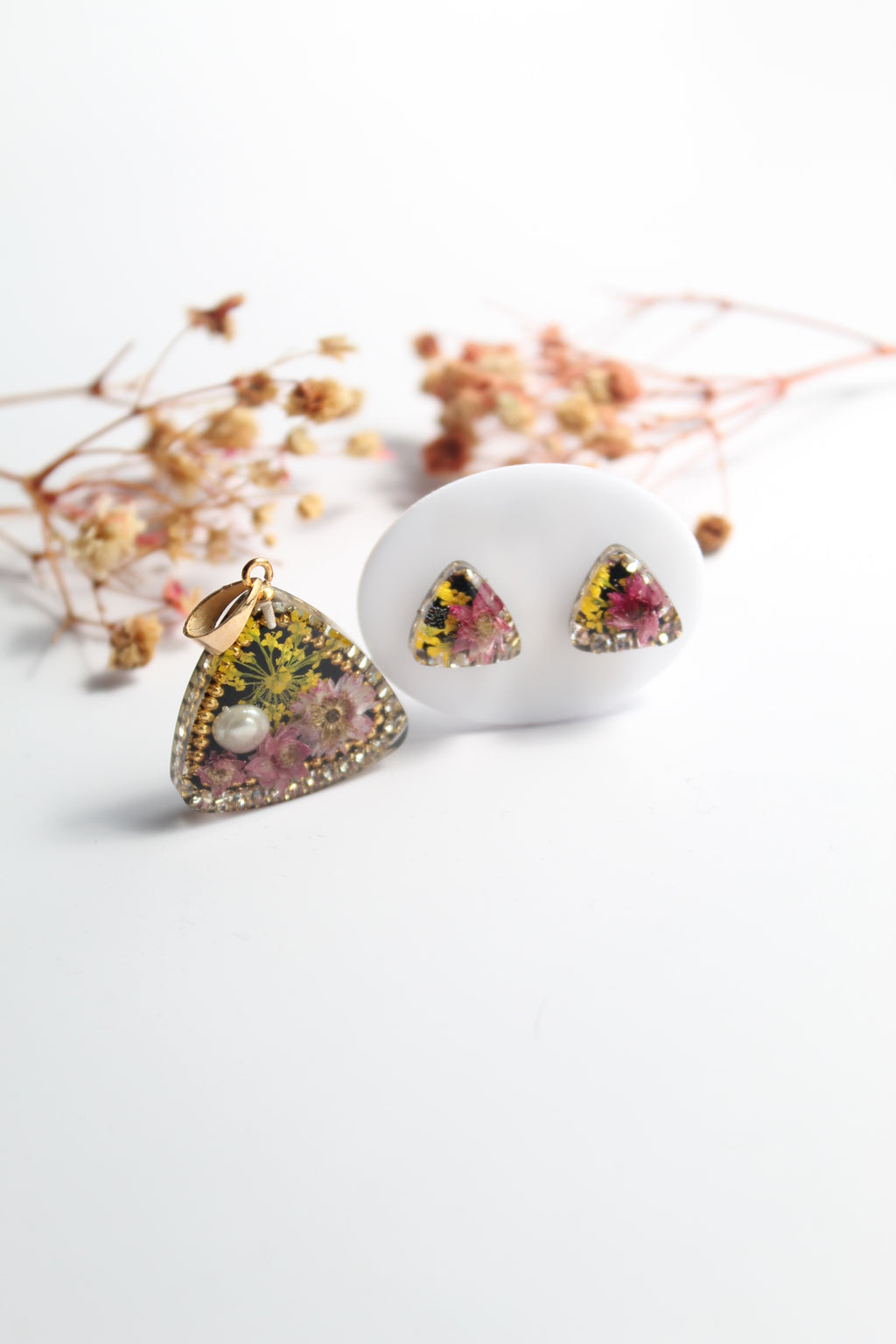 Triangle Shaped Inlaid himalayan daisy (mauve) and Queen Anne’s Lace (yellow) Dry flowers Pendant Set