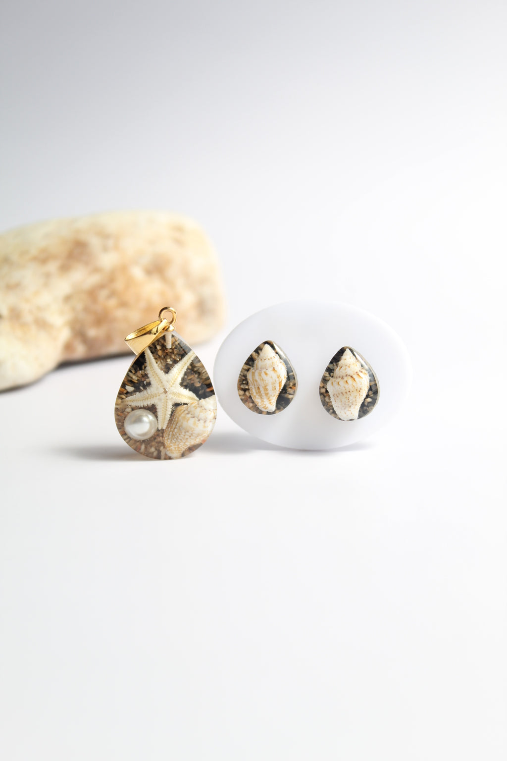 Drop Shaped Inlaid starfish and seashell Pendant Set (Black Base)