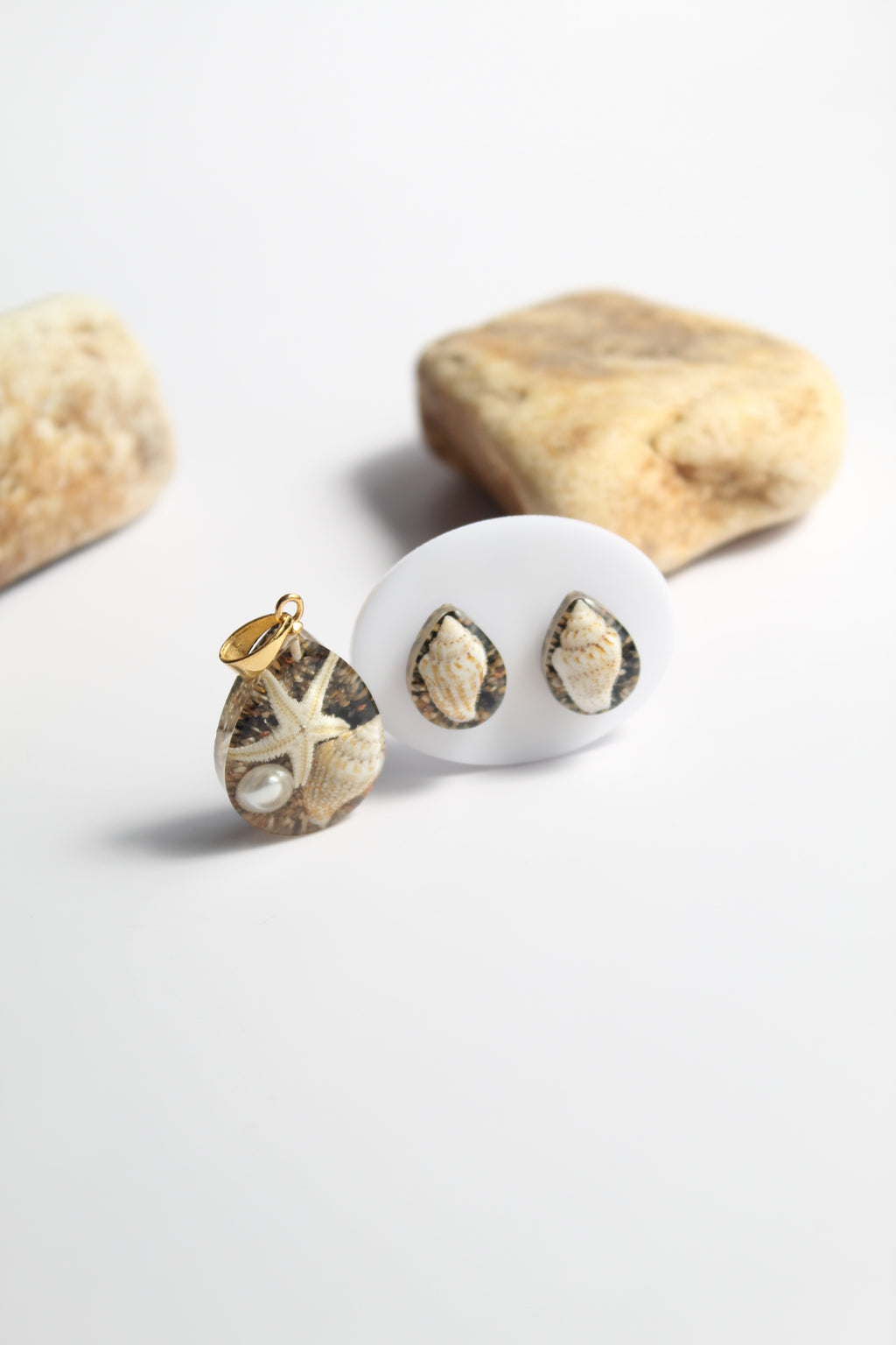 Drop Shaped Inlaid starfish and seashell Pendant Set (Black Base)