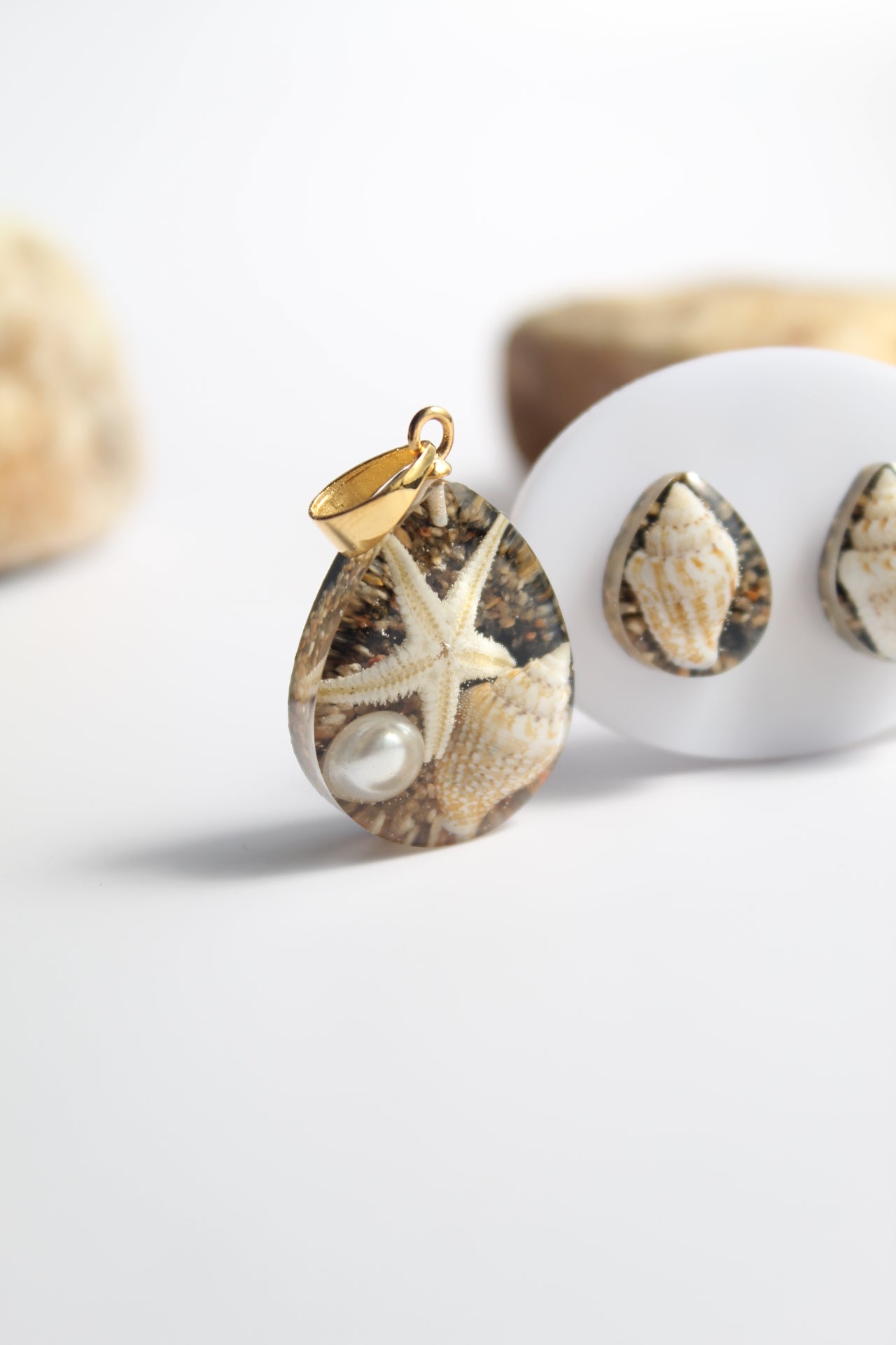 Drop Shaped Inlaid starfish and seashell Pendant Set (Black Base)