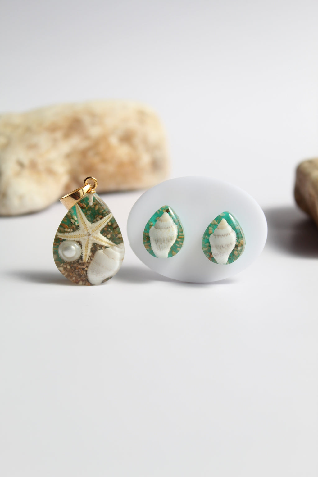 Drop Shaped Inlaid starfish and seashell Pendant Set (Aqua Green Base)