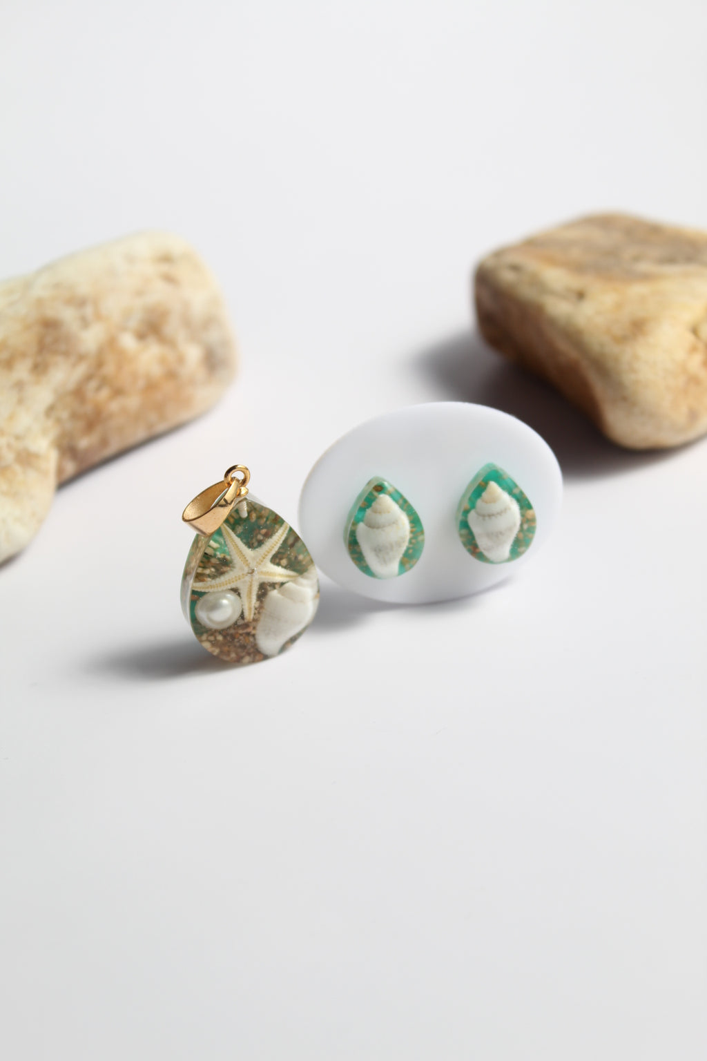 Drop Shaped Inlaid starfish and seashell Pendant Set (Aqua Green Base)