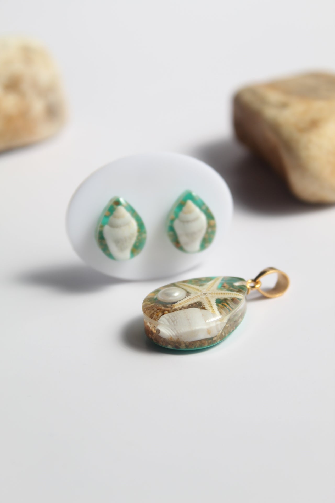 Drop Shaped Inlaid starfish and seashell Pendant Set (Aqua Green Base)