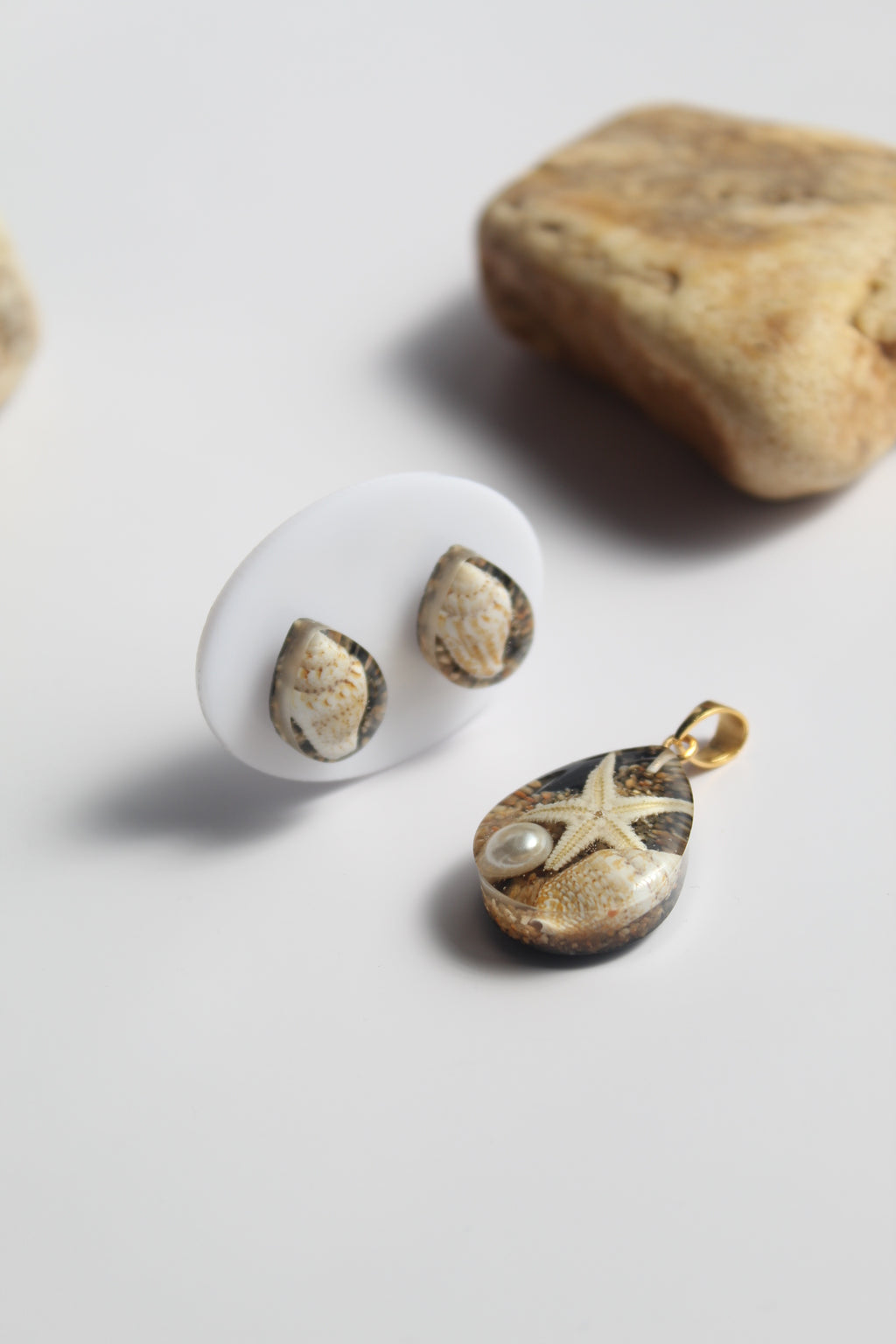 Drop Shaped Inlaid starfish and seashell Pendant Set (Black Base)